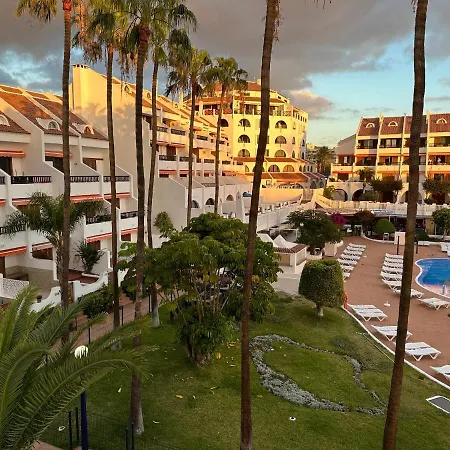 Sunny 2-bedroom In Parque Santiago Ii Daire Playa de las Américas