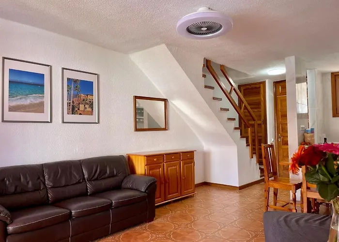 Sunny 2-bedroom In Parque Santiago Ii شقة *