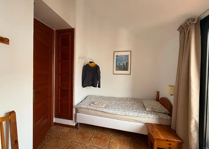 Sunny 2-bedroom In Parque Santiago Ii شقة
