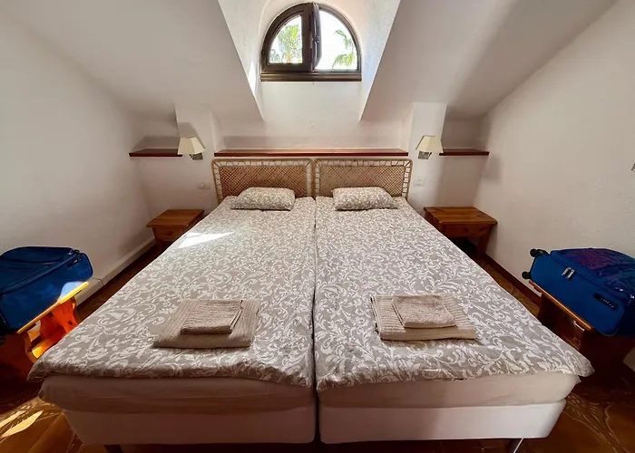 Sunny 2-bedroom In Parque Santiago Ii شقة