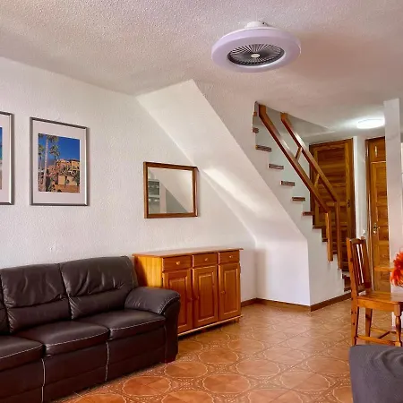 Sunny 2-bedroom In Parque Santiago Ii 아파트 *